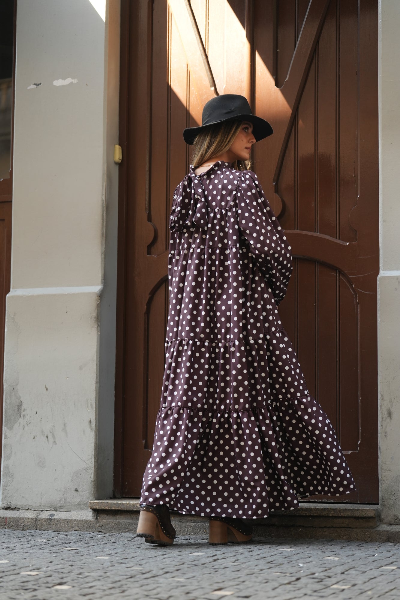 Vestido comprido com folhos