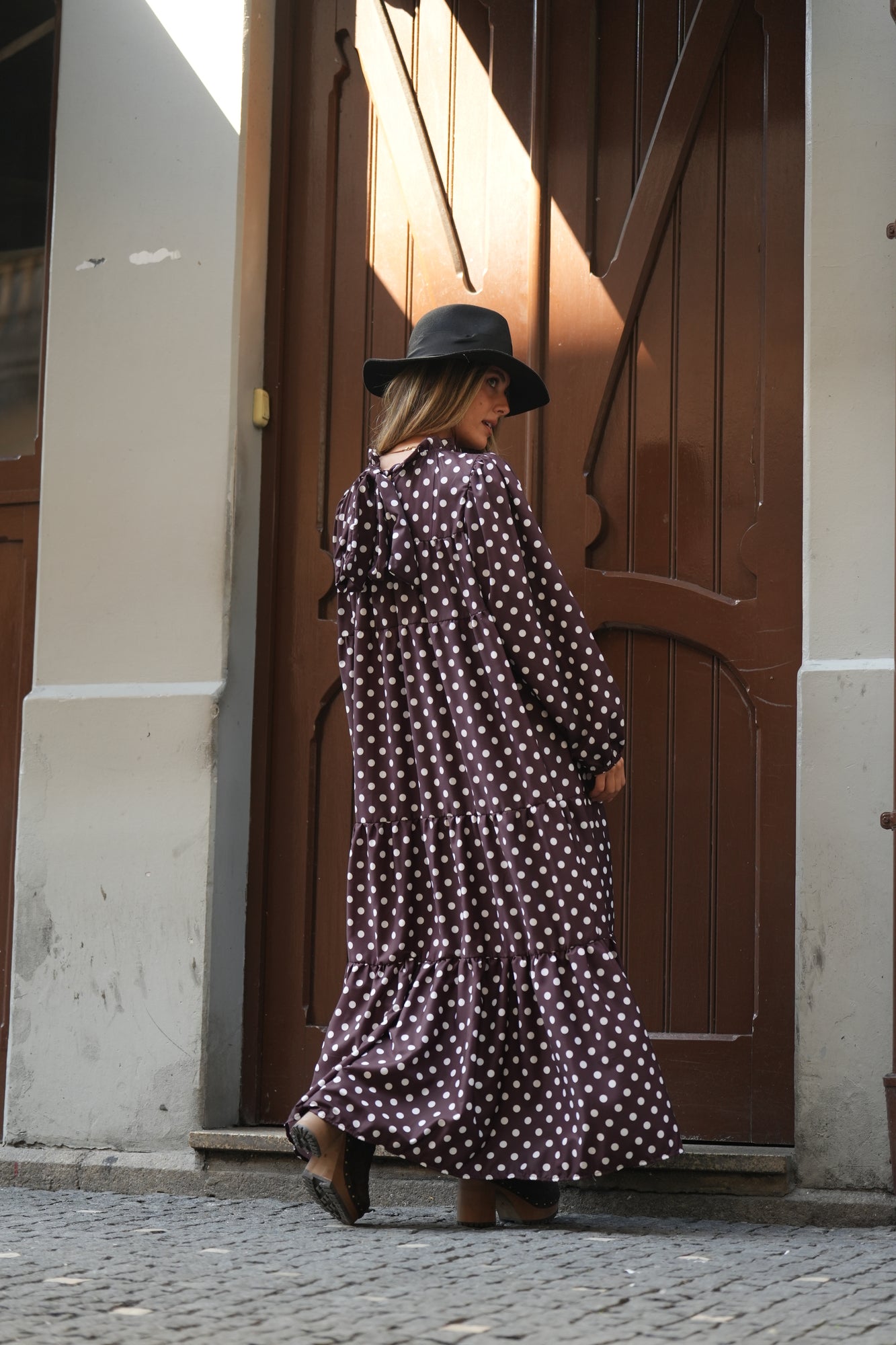 Vestido comprido com folhos