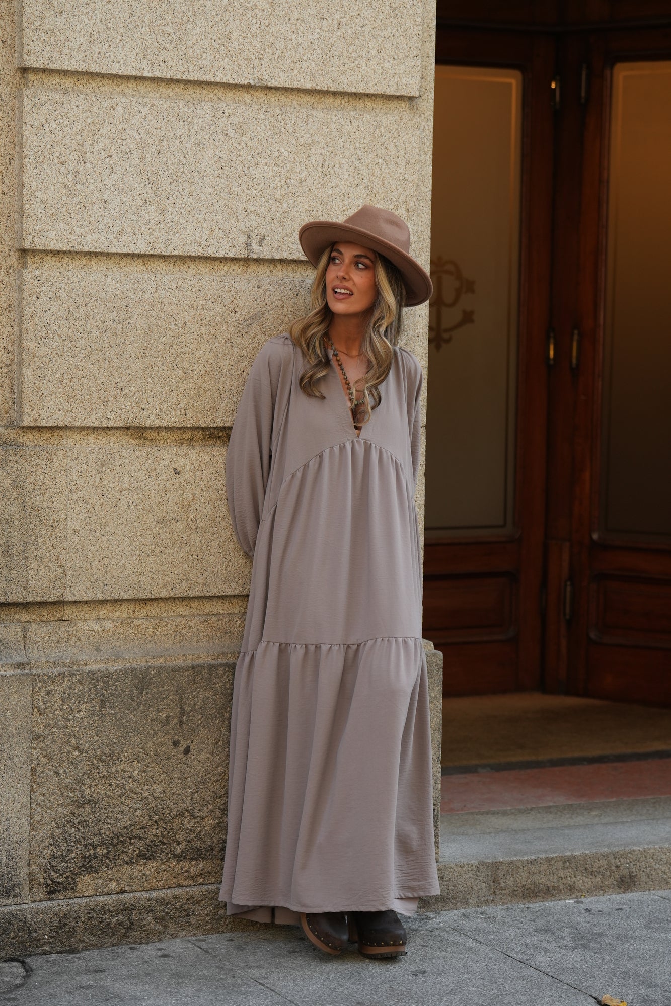 Vestido comprido com folho