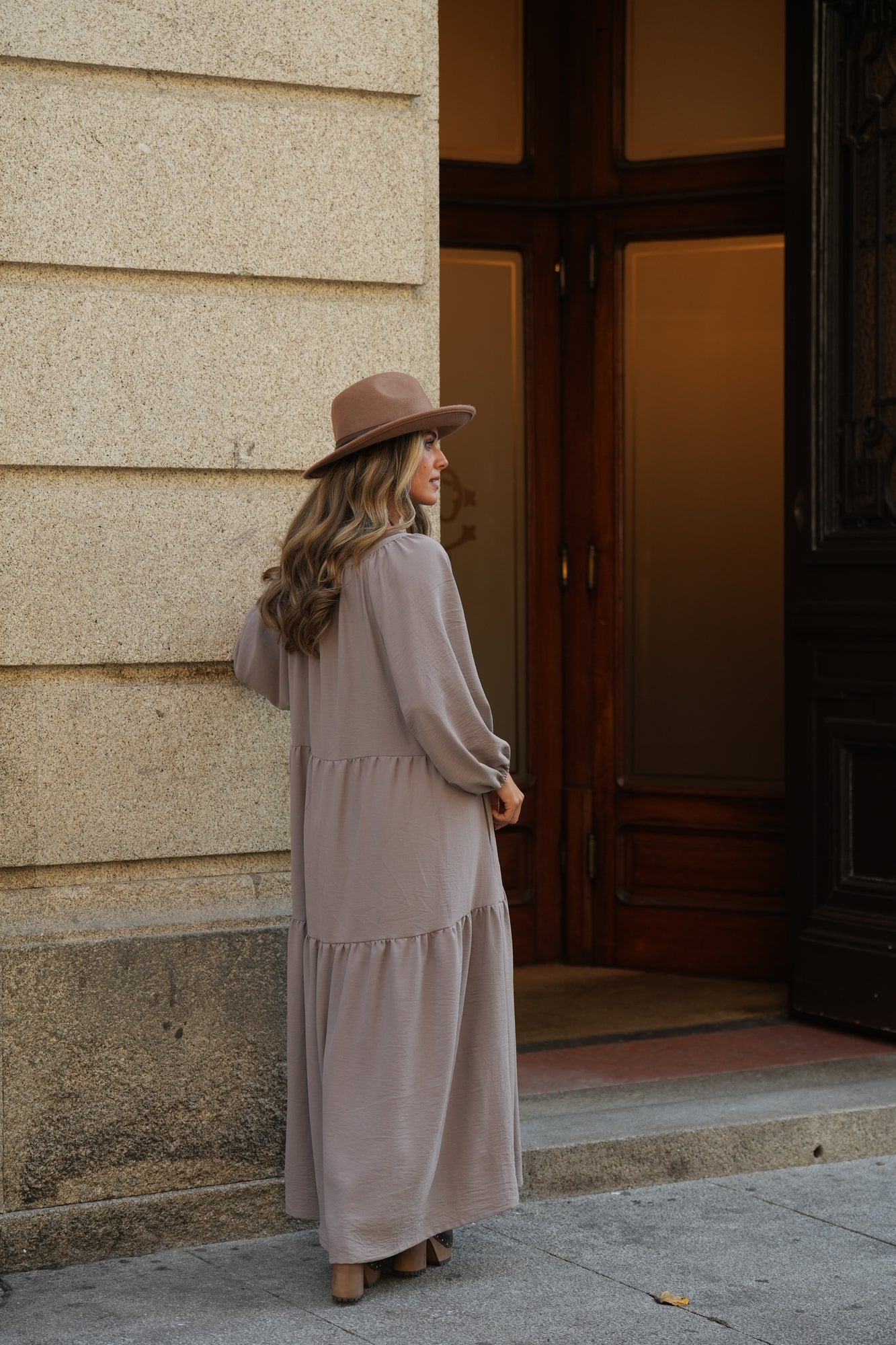 Vestido comprido com folho