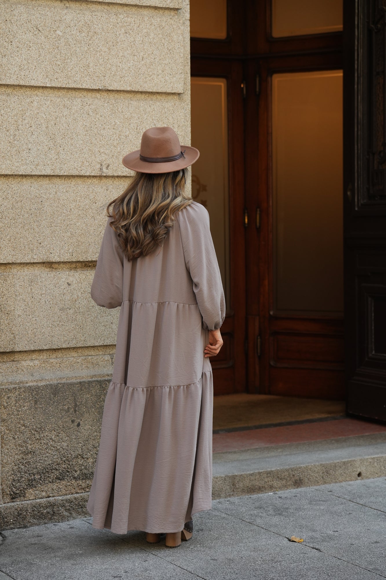 Vestido comprido com folho