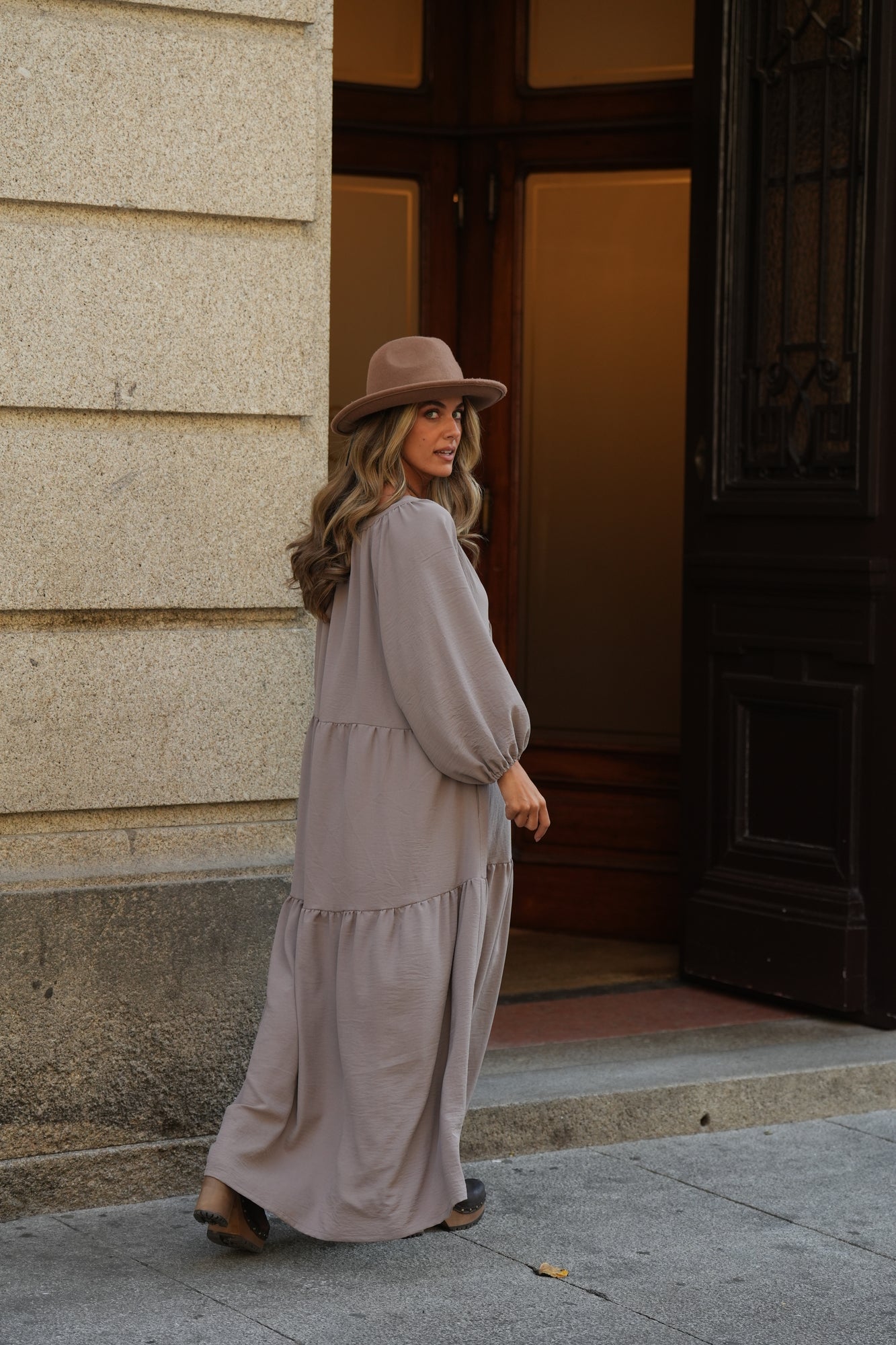 Vestido comprido com folho