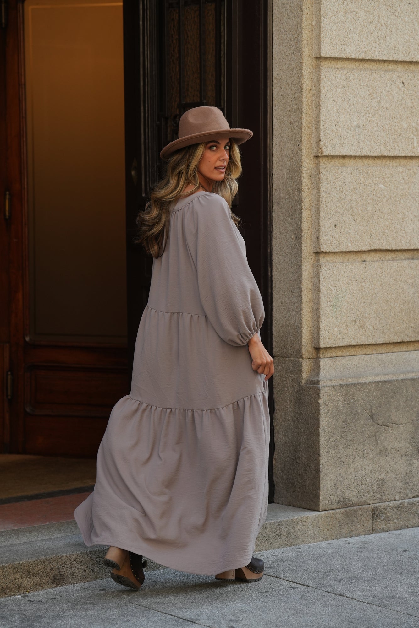 Vestido comprido com folho