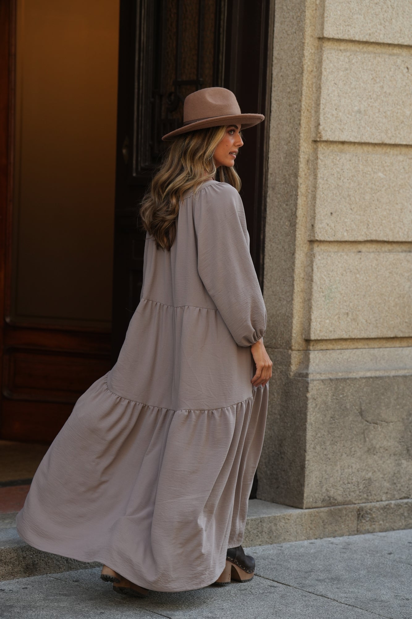 Vestido comprido com folho