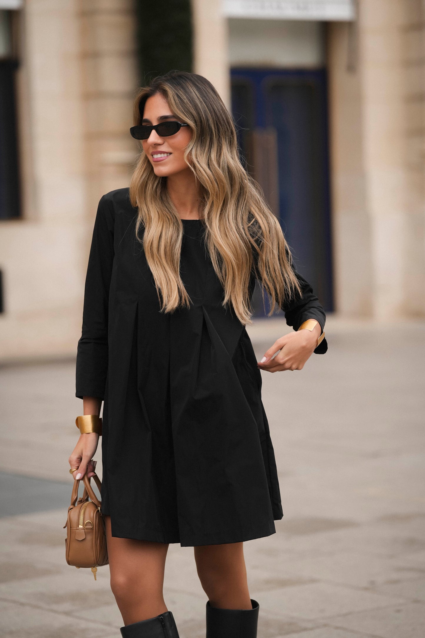 Short dress with pleats