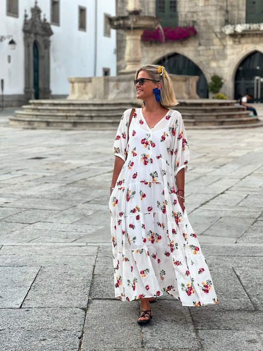 Vestido comprido branco com flores