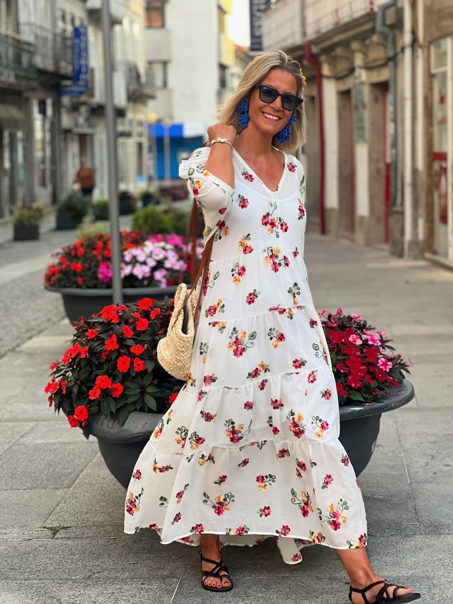Vestido comprido branco com flores