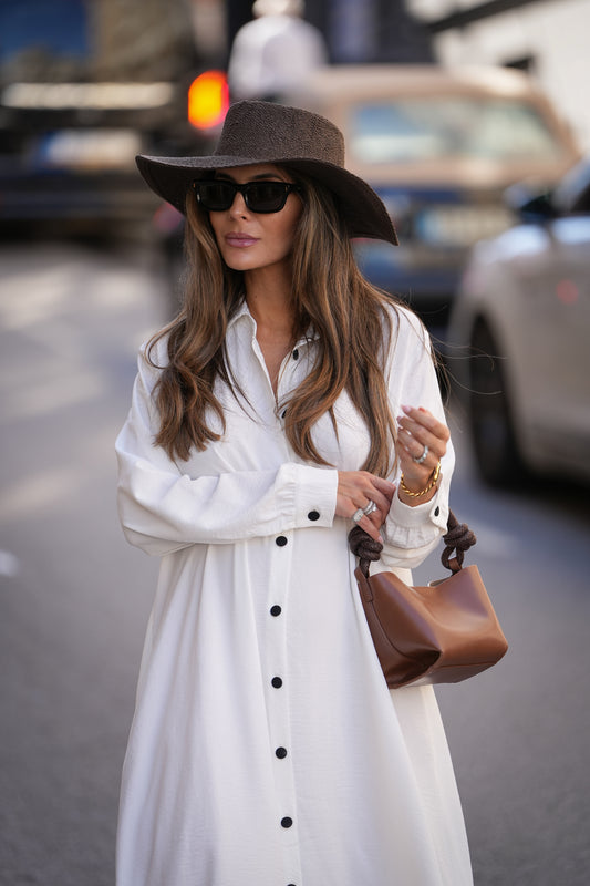 Vestido camiseiro em branco