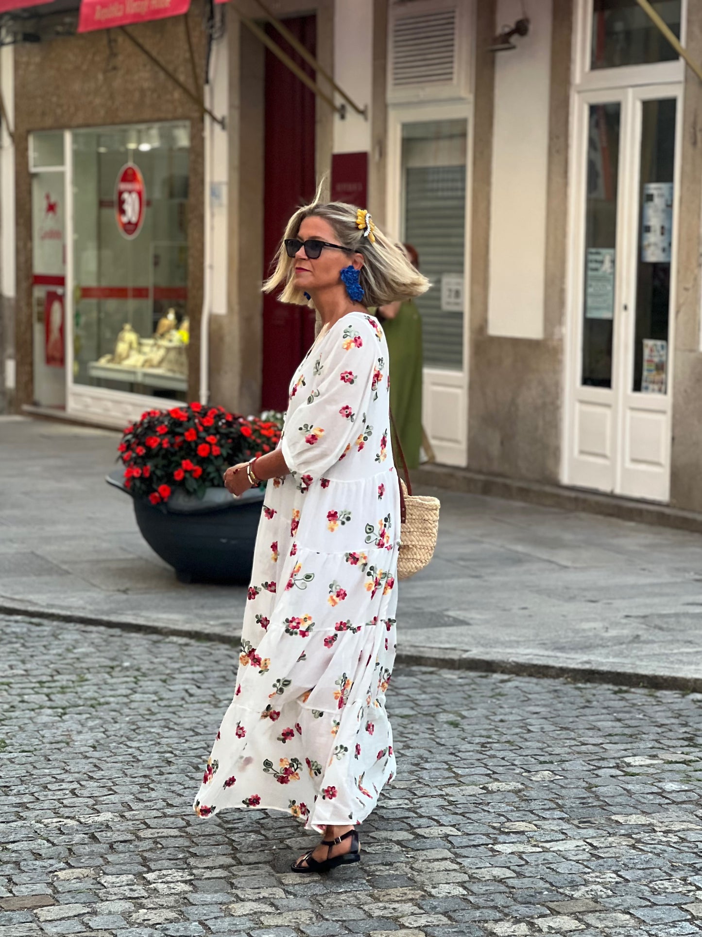 Vestido comprido branco com flores