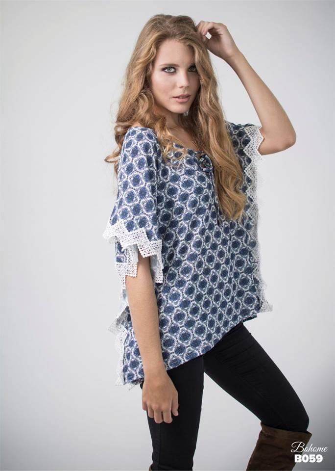 Blouse with lace