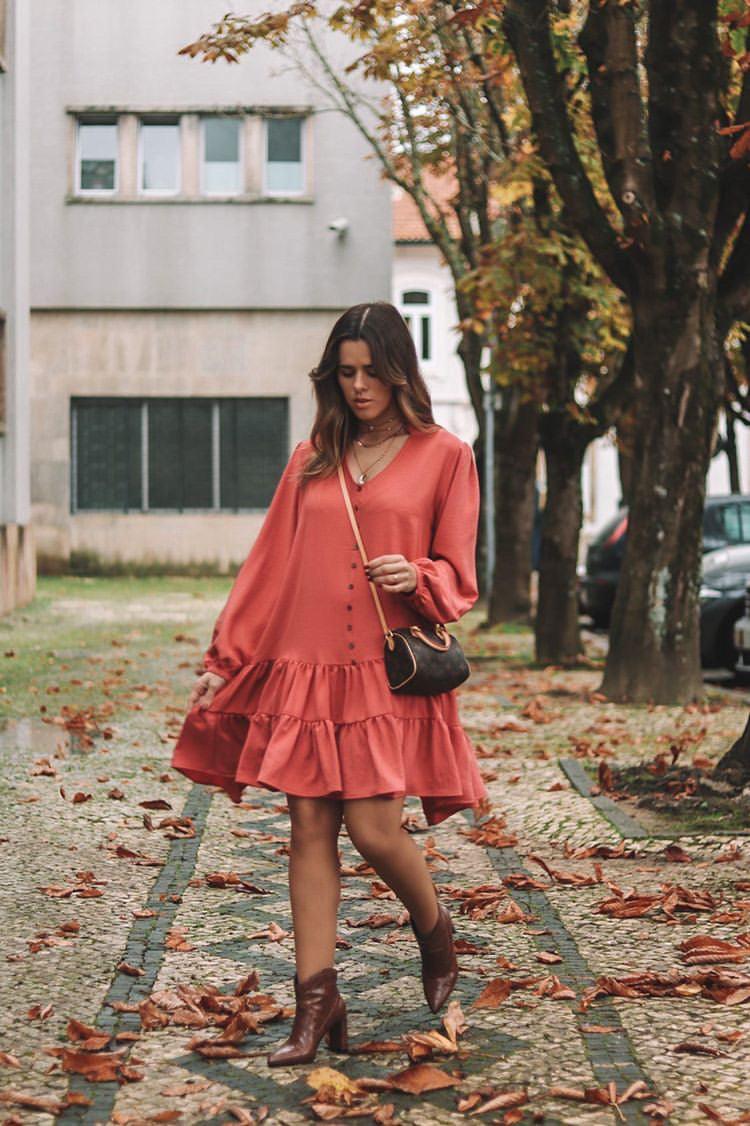 Vestido corto con botones