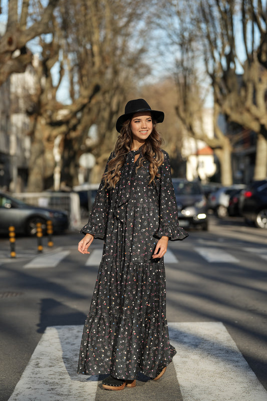 Dress with bow at the neckline